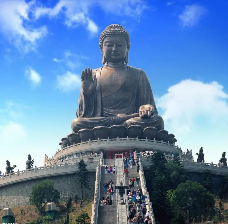 大嶼山的寶蓮禪寺及天壇大佛去,來一趟洗滌 心靈的旅程。